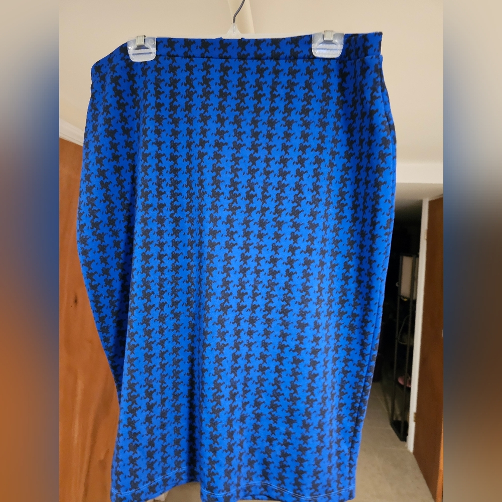 Blue and Black stretch Houndstooth Skirt with back zipper